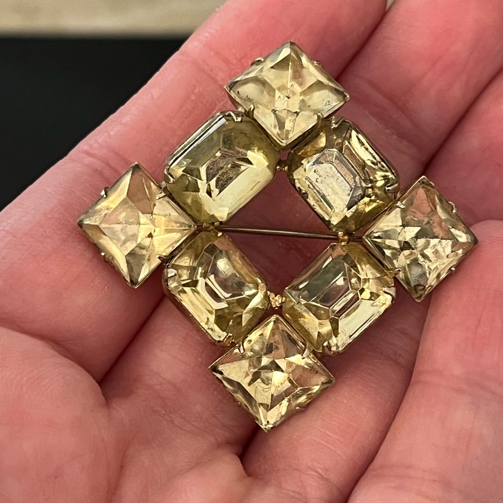 Citrine Colored Rhinestone Brooch - Picture 5 of 7